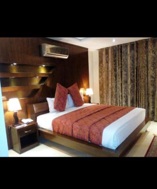 Bling Hotel International Multan Esterno foto