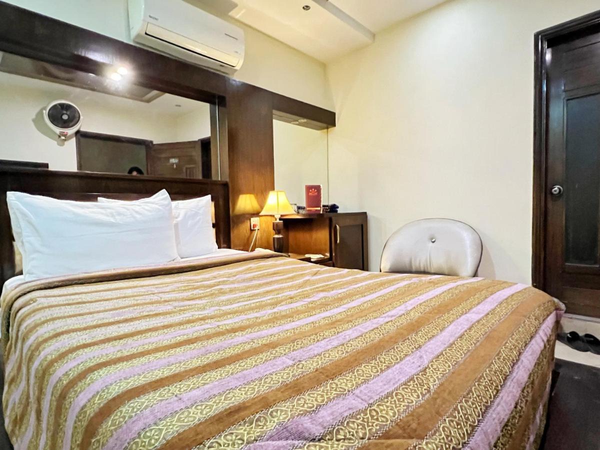 Bling Hotel International Multan Esterno foto