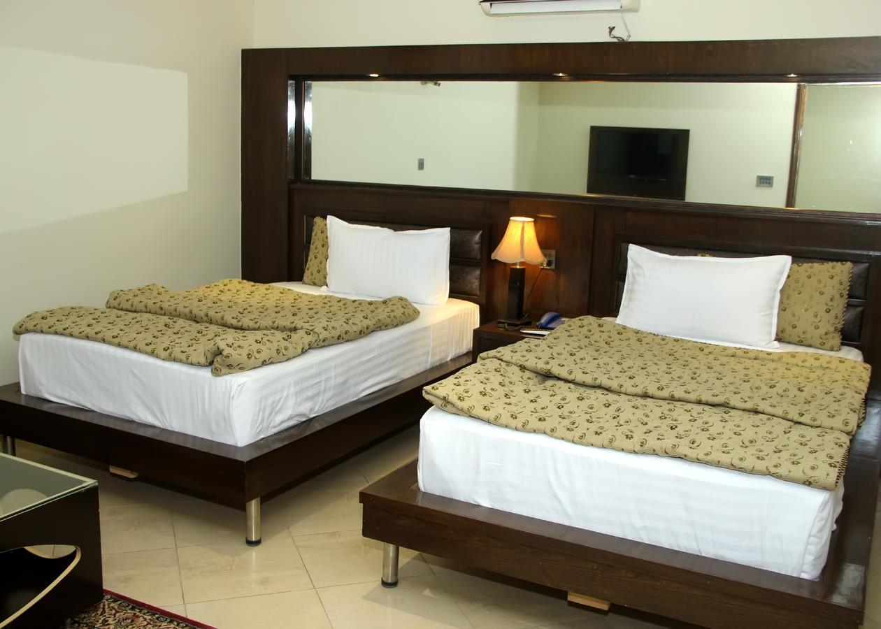 Bling Hotel International Multan Esterno foto