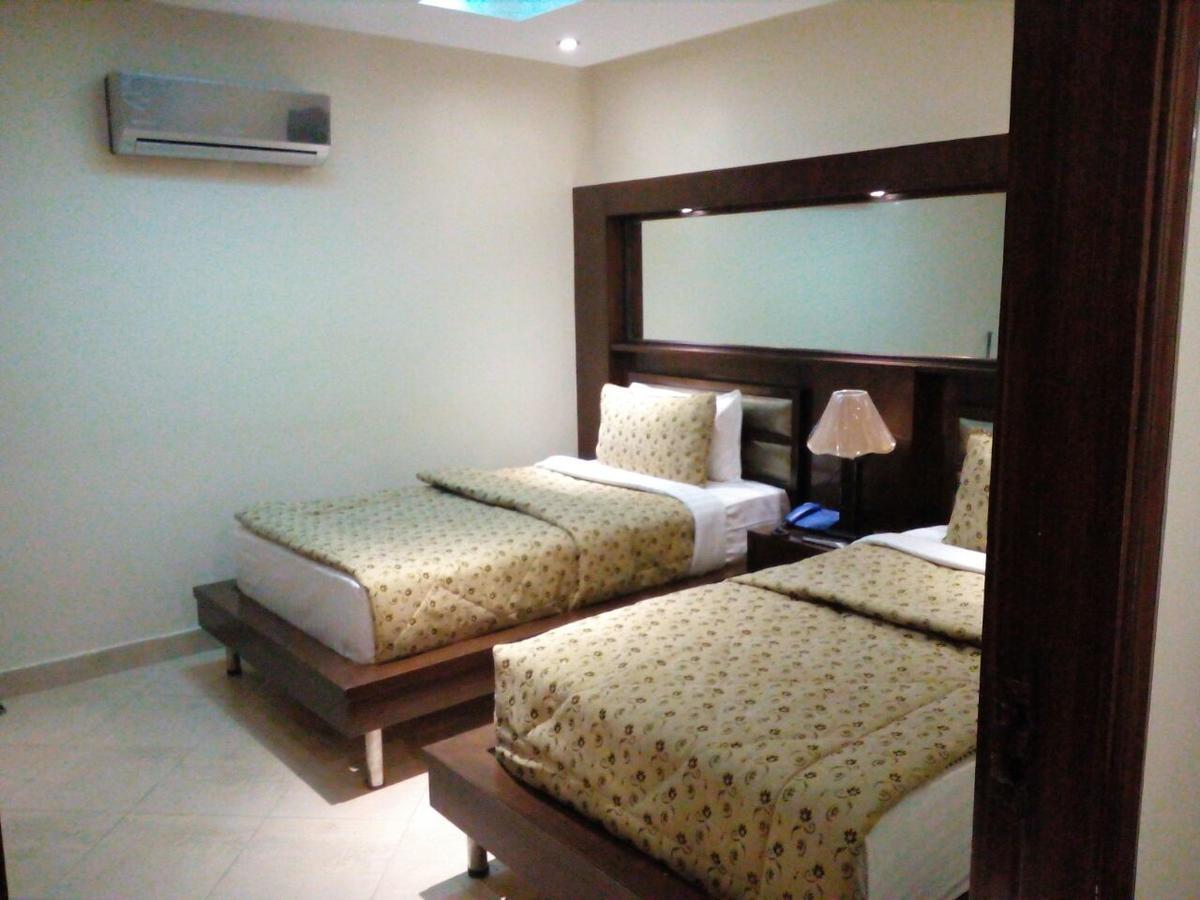 Bling Hotel International Multan Esterno foto