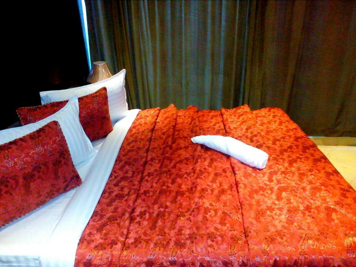 Bling Hotel International Multan Esterno foto