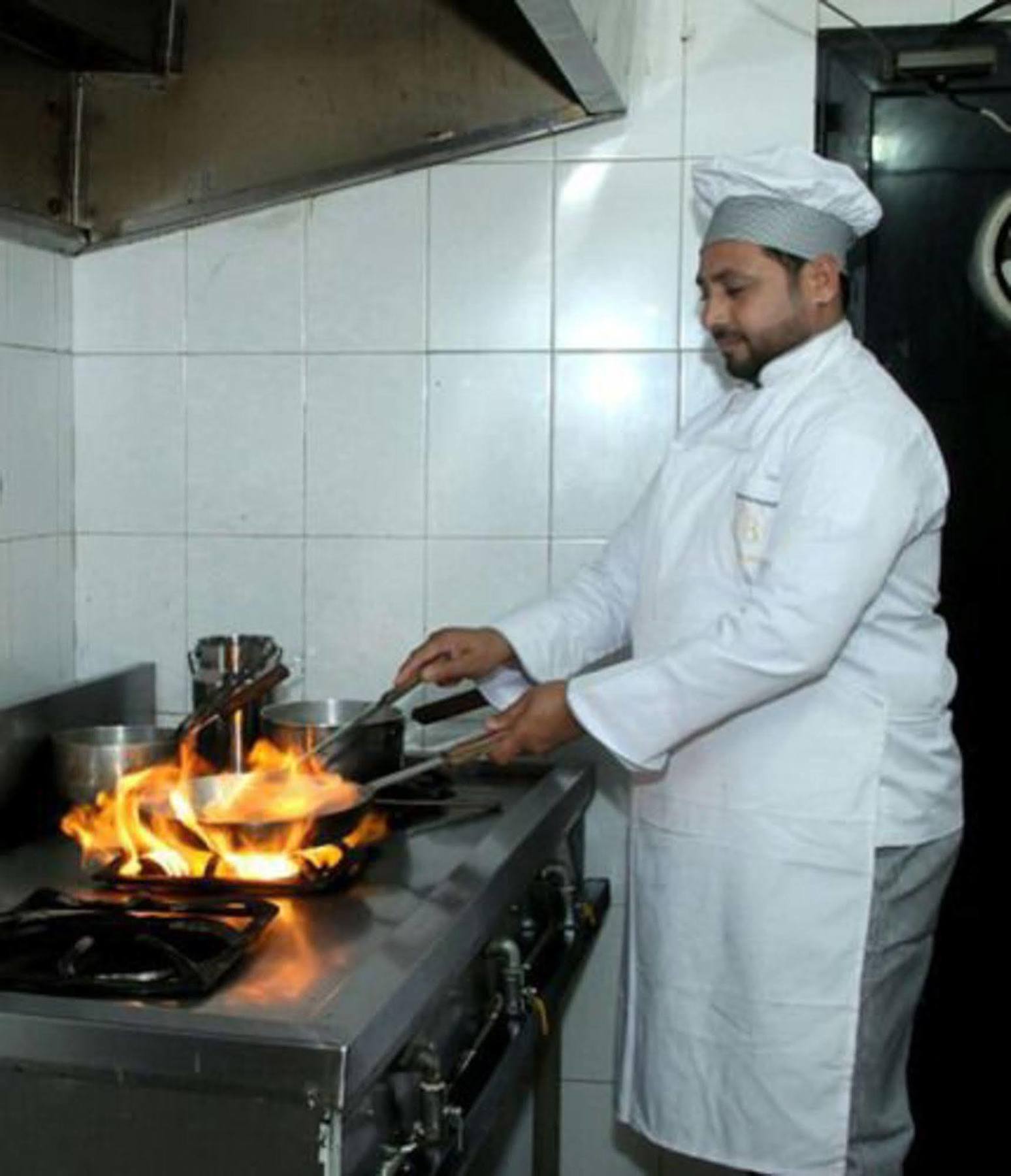 Bling Hotel International Multan Esterno foto