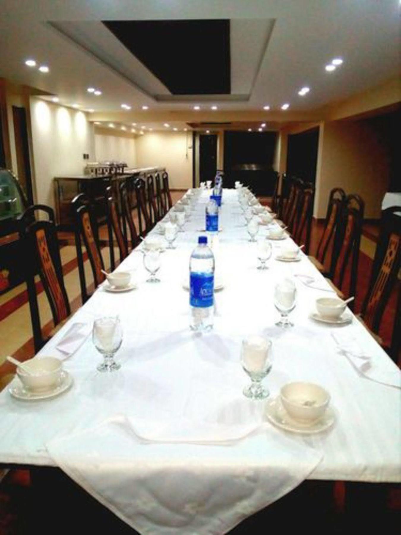 Bling Hotel International Multan Esterno foto